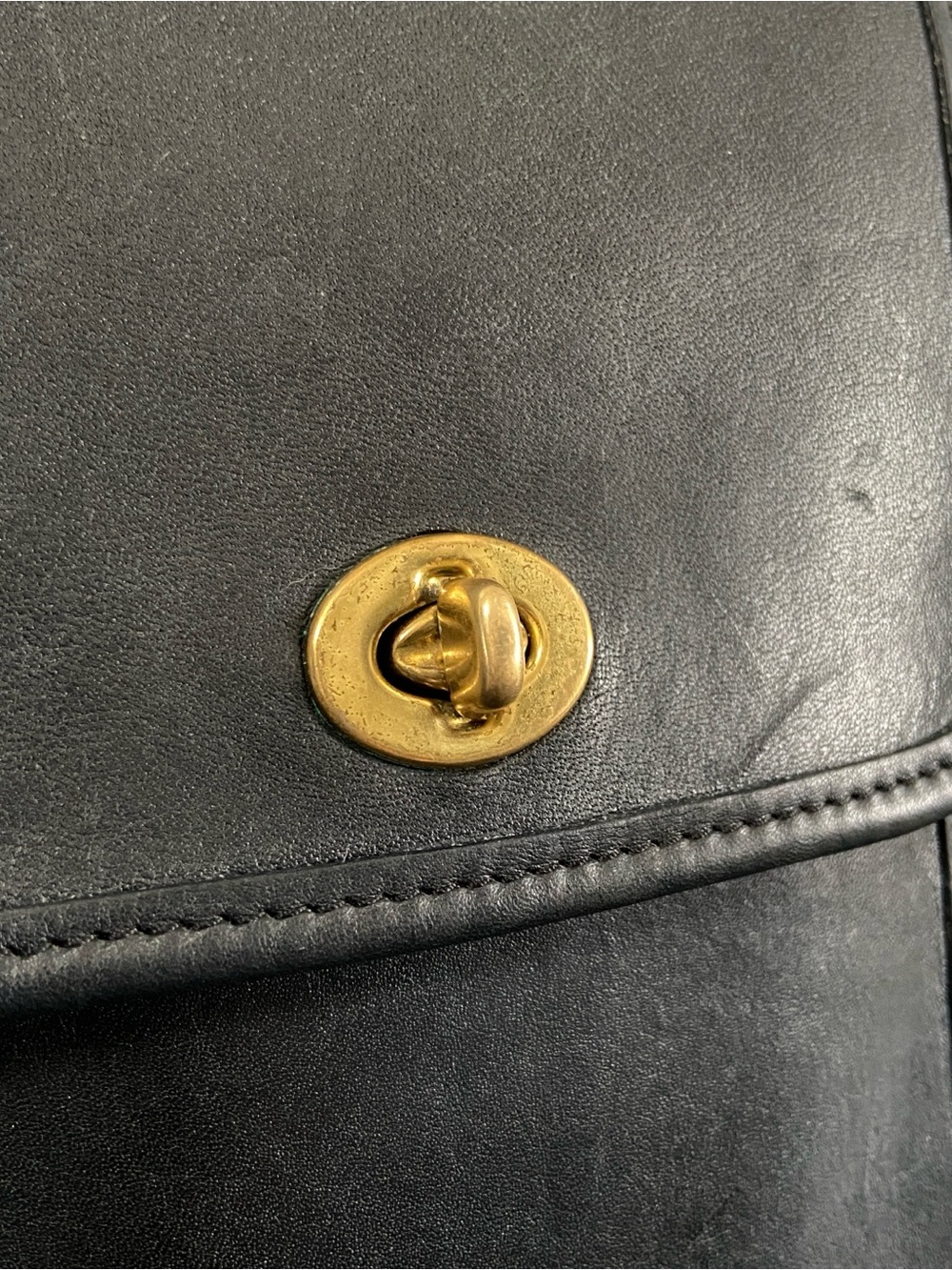 Coach Vintage 90s Black Leather Brass Turn-lock ‘Scooter’ Bag - Picture 7 of 13